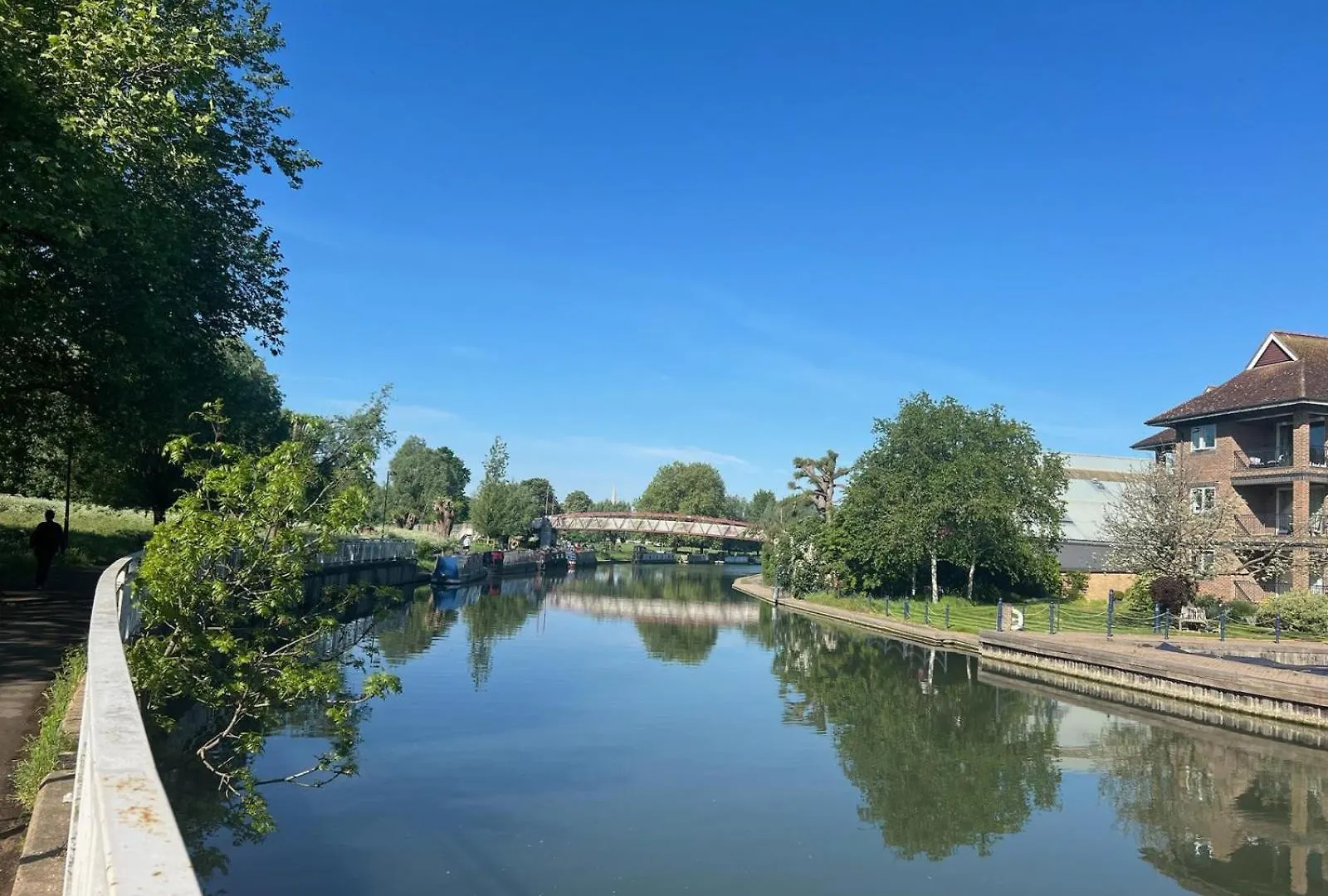 City Centre, Sleeps 7, Stunning Views & Parking, Interconnected Rooms Long Stay Work Contractor Leisure, Diamond Penthouse Cambridge