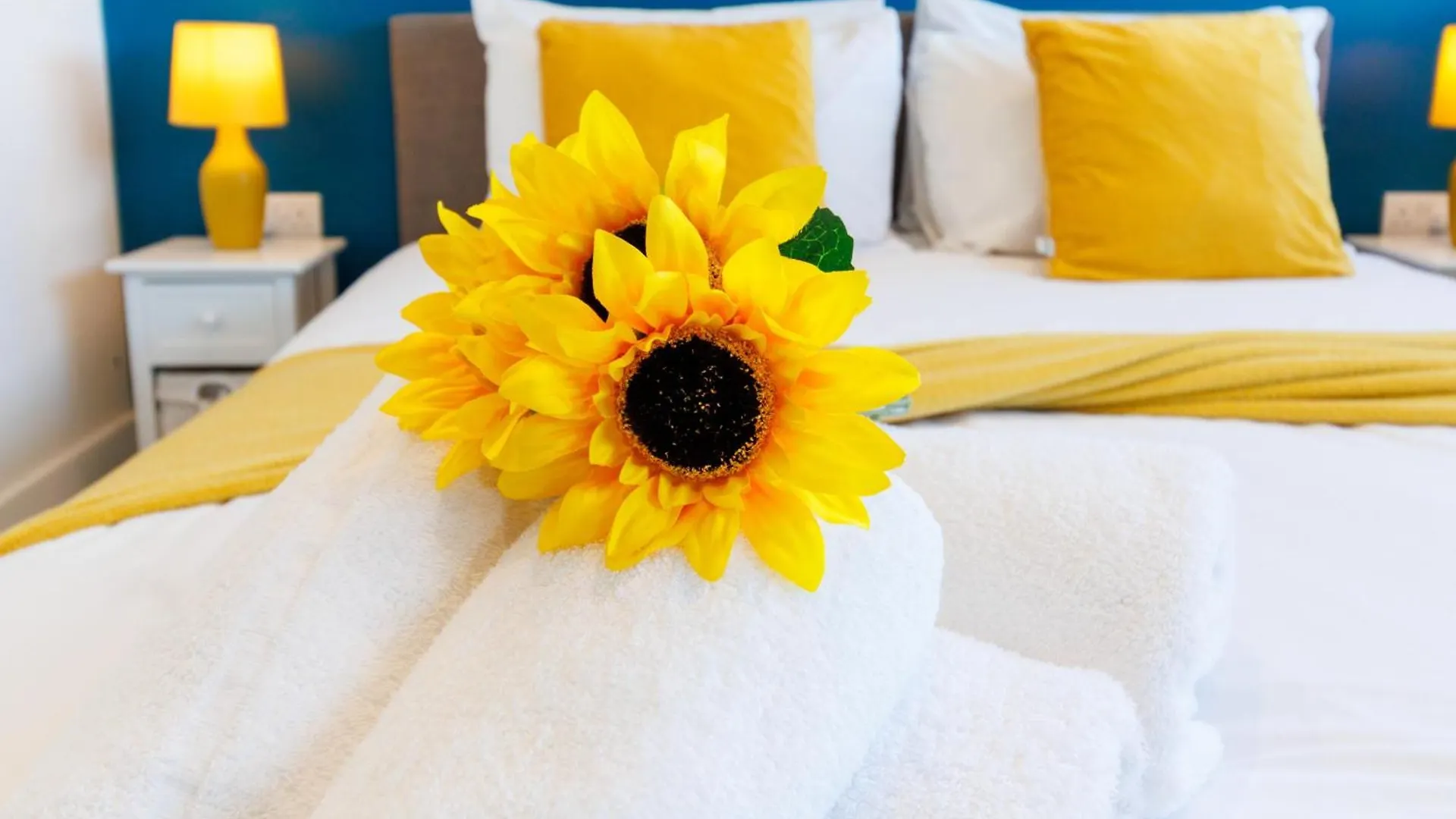 City Centre, Sleeps 7, Stunning Views & Parking, Interconnected Rooms Long Stay Work Contractor Leisure, Diamond Penthouse Cambridge 0*,